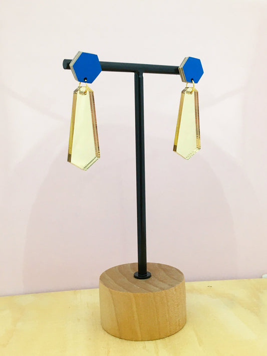 Oorsteker Eefje Goud